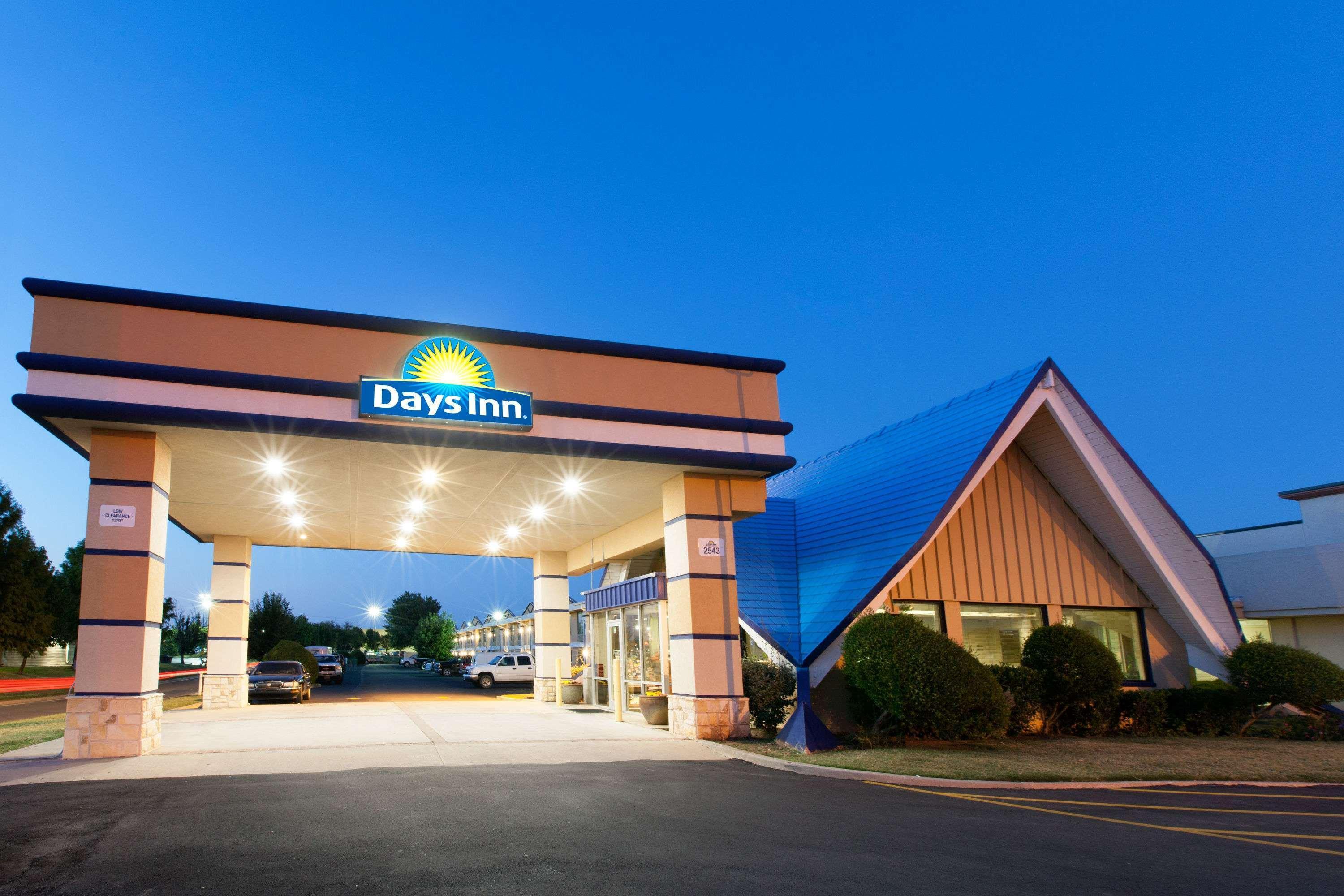 Days Inn By Wyndham Norman Bagian luar foto